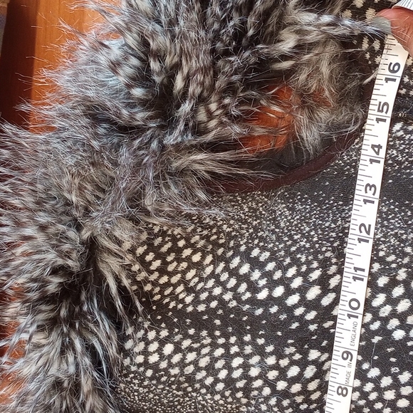 Guess Ladies Faux Fur Vest Size:XS Color:Gray, White, Black - Picture 10 of 11